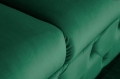 Nowoczesna sofa w stylu glamur aksamitna zieleń, złote nogi