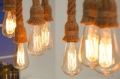 Metalowa lampa wisząca przeplatana sznurem 10 źródeł światła
