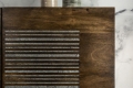 Komoda z półkami OLO 100 cm drewno mango, złota metalowa podstawa
