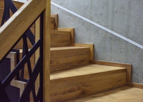 Stopnie schodowe dębowe lite (graniak) Klasa A/A