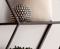 Geometryczna półka wisząca z litego drewna mango, metalowy stelaż, loft 52/60 cm EMIK