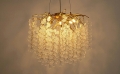 Ozdobny żyrandol, złota oprawa z metalu, efektowny design 60 cm CORNELIA