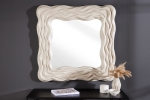Kwadratowe lustro, pofalowana rama w kolorze kremowym 90 cm MADELINE 