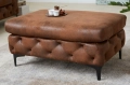 Pikowane siedzisko/podnóżek na metalowych nogach, w kolorze brązowym 90 cm RUSTIC